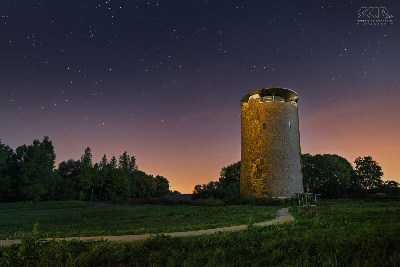 Hageland by night - Virgin Tower of Zichem The Virgin Tower of Zichem (Scherpenheuvel-Zichem) on the bank of the Demer river. This tower was built in the 14th century. In 2006 a part collapsed and in 2015 the restoration work was completed. Stefan Cruysberghs